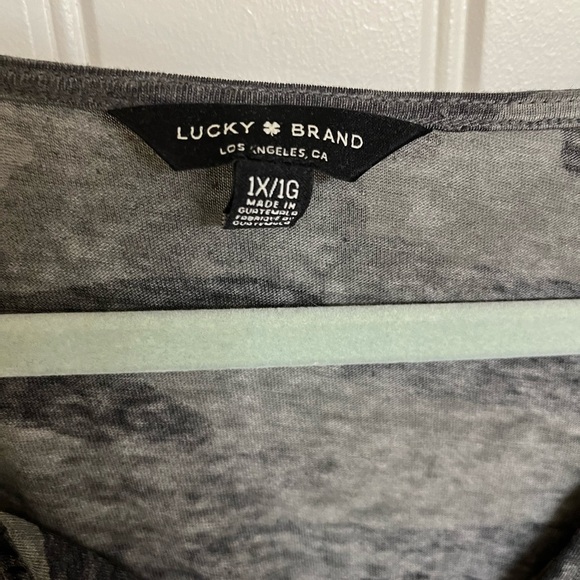 Lucky Brand Women’s Black Grey Camo blouse with tying at the bottom - Picture 3 of 4